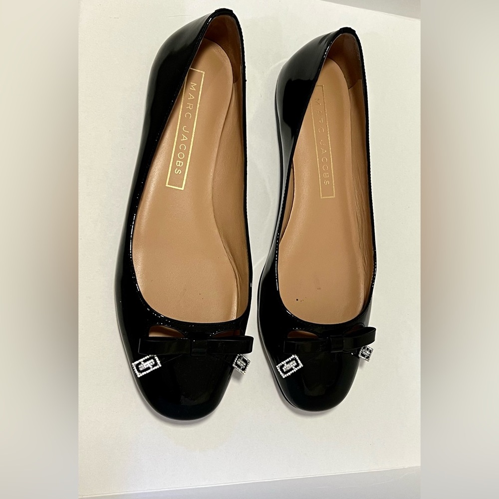 Marc Jacobs black ballet flat with bow. Size 38